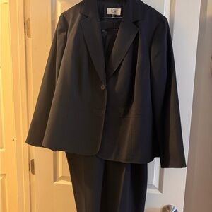 Le Suit Black Pantsuit